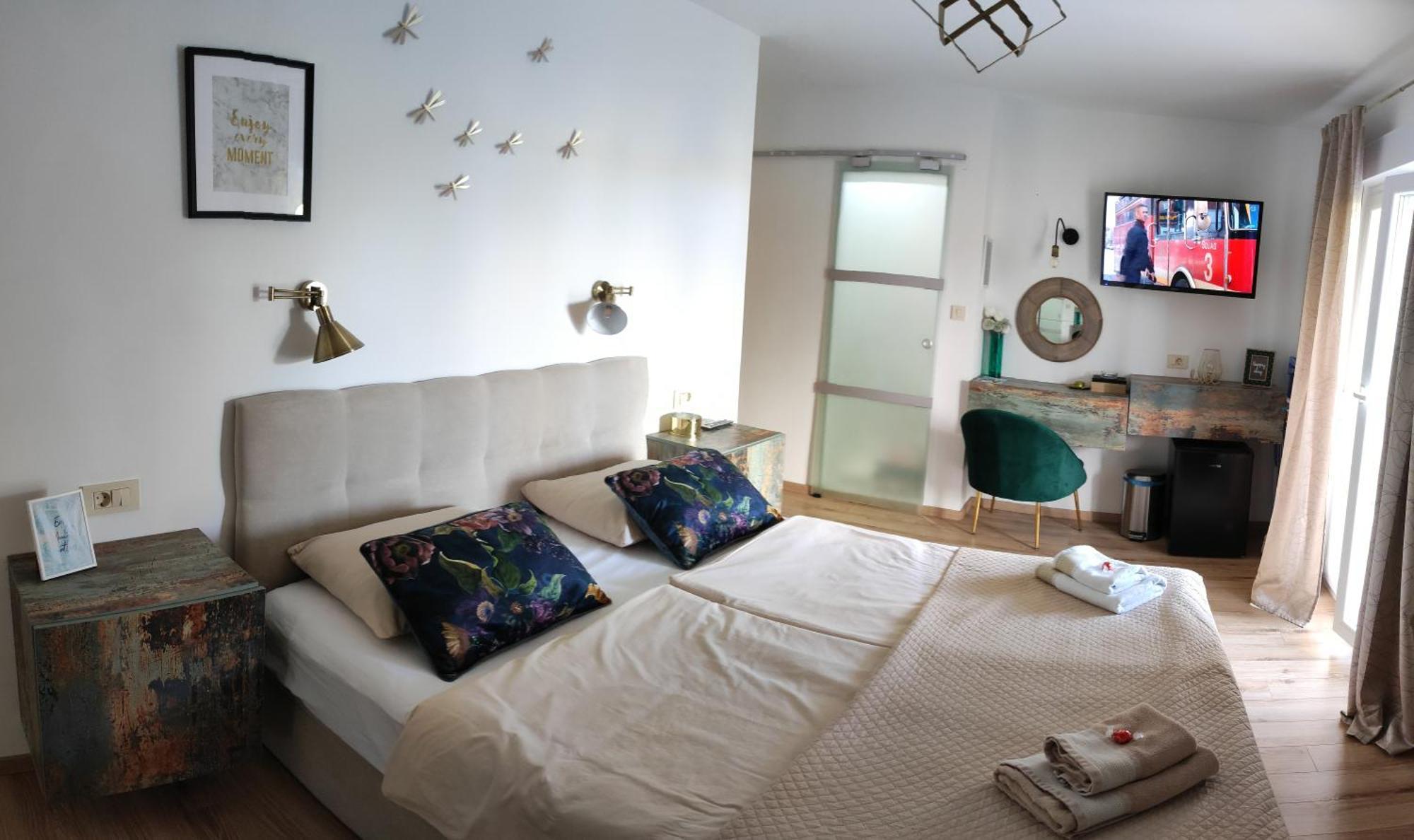 Riviera Rooms And Apartments Palit Exterior photo